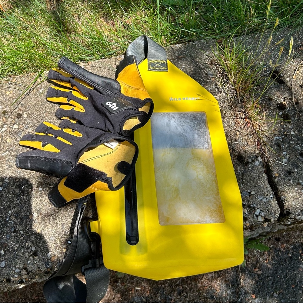 Gil sailing gloved size medium and waterproof crossbody